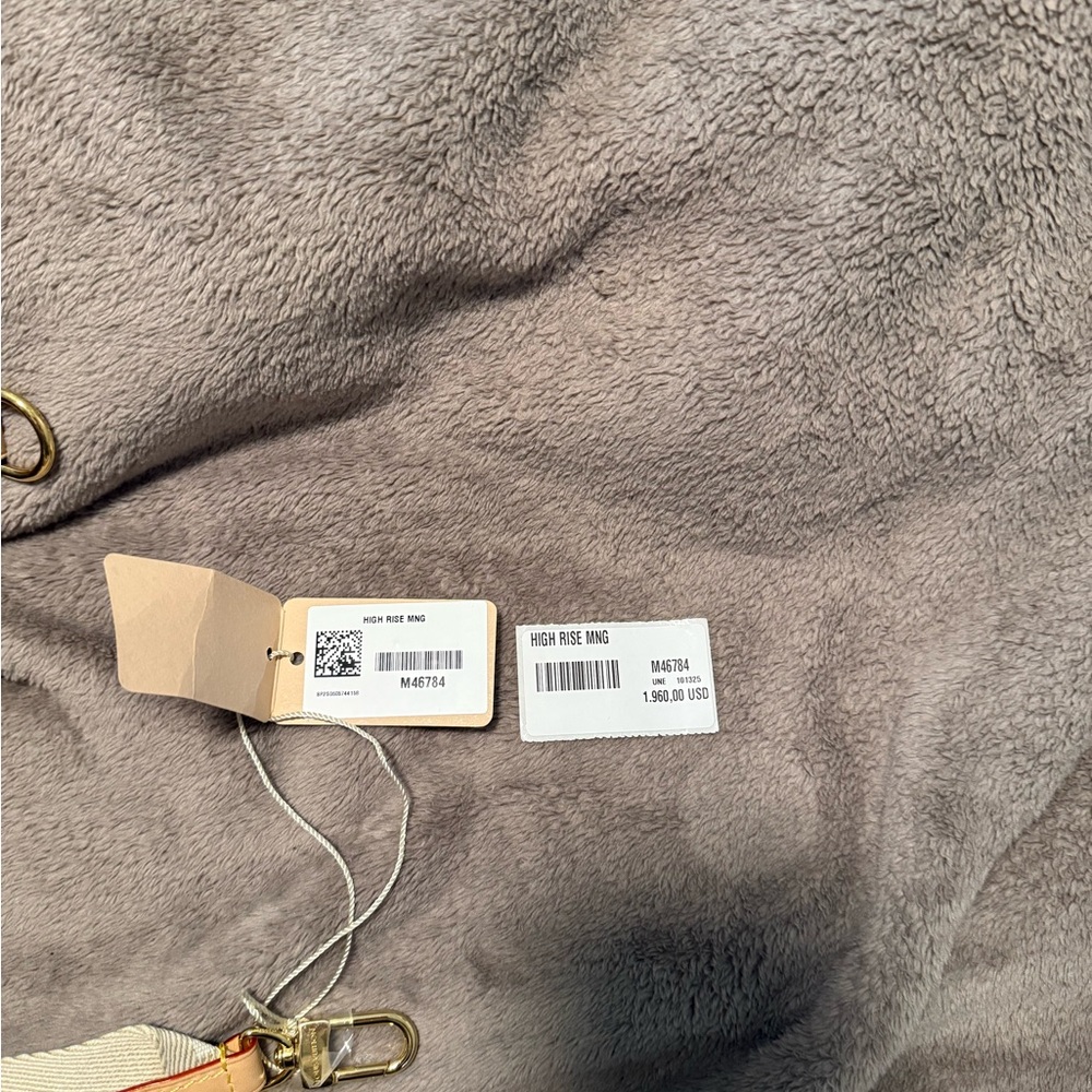 Louis Vuitton Brown and Tan Monogram Crossbody Bag - Picture 8 of 9